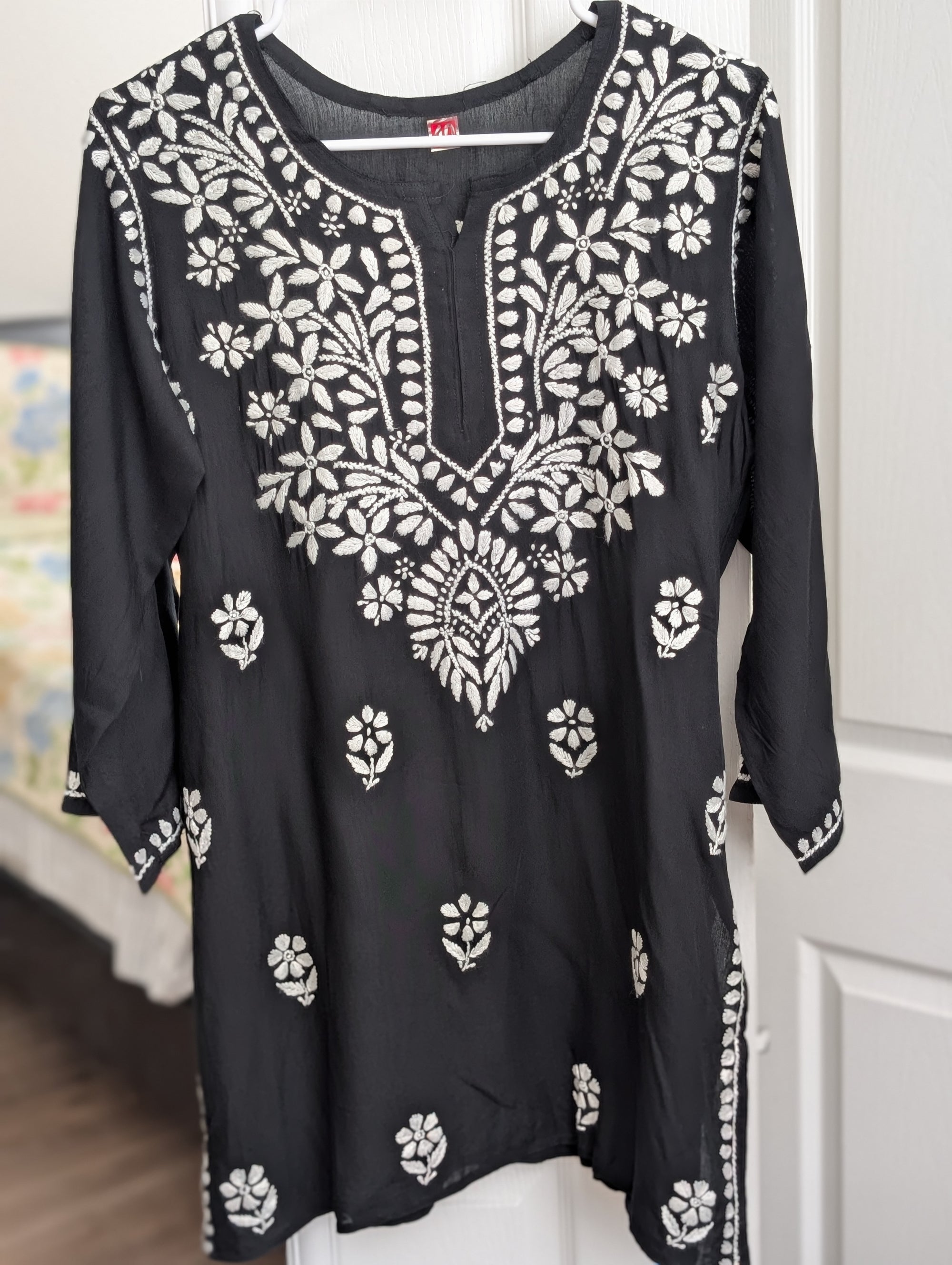 Modal Short Top Chikankari M