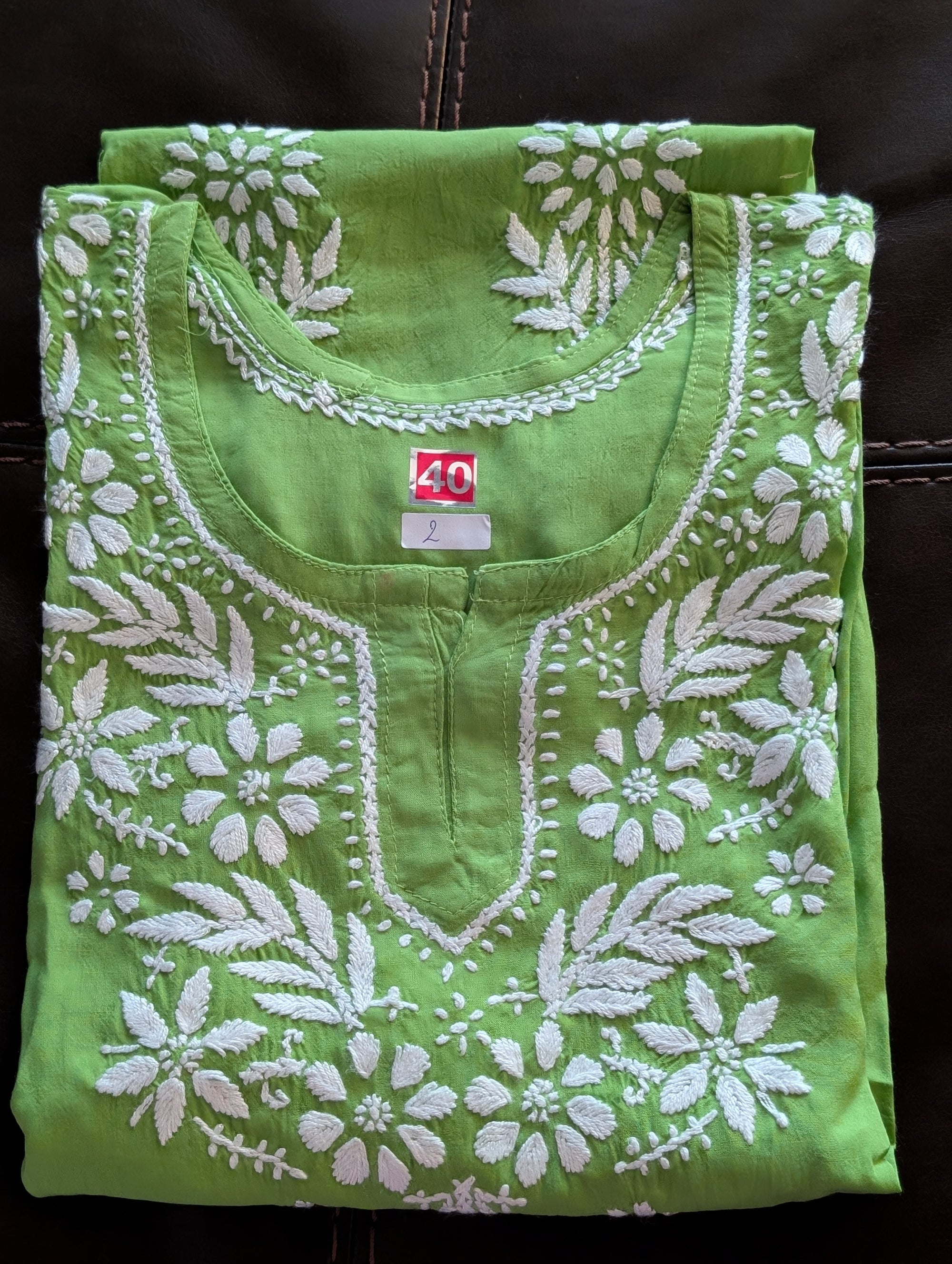 Modal Short Top Chikankari M