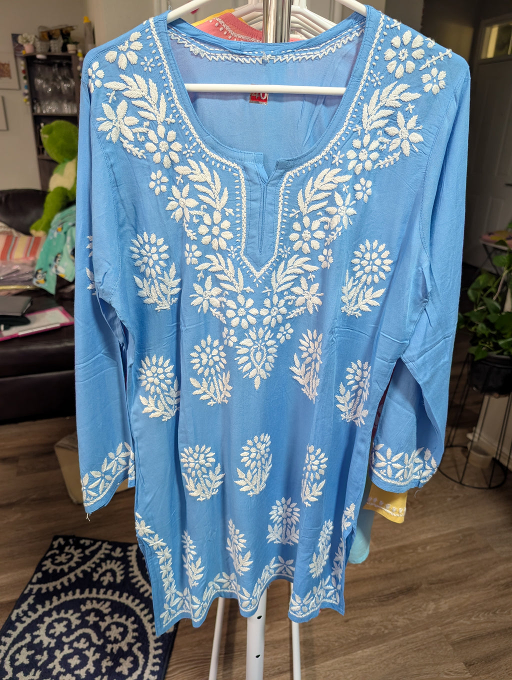 Modal Short Top Chikankari M