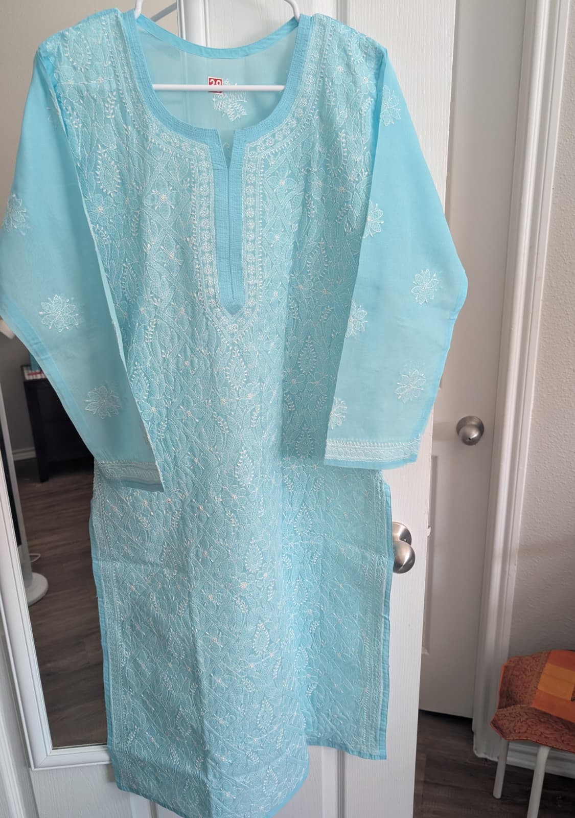 Jaaldaar Cotton Voile Chikankari Kurti
